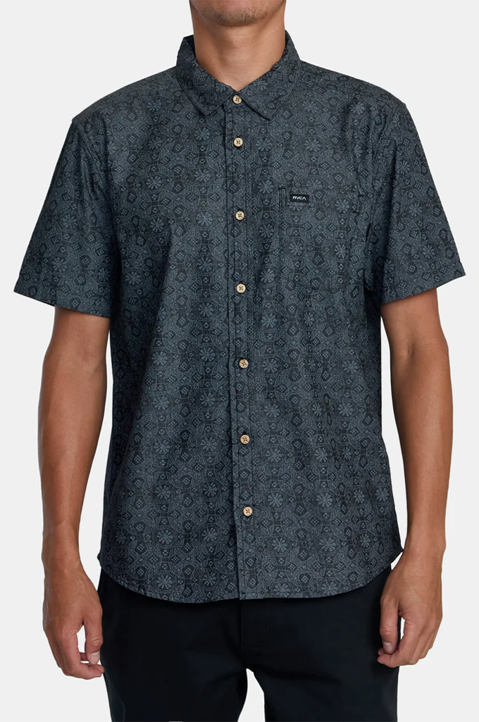 RVCA Mens Frame Chambray Short Sleeve Shirt, Washed Black, Size XXL RVCA Mens Frame Chambray Short Sleeve Shirt, Washed Black, Size XXL
