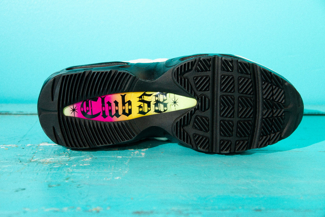 Bottom of Nike SB Air Max 95 'Club 58'
Shoe in Sail and Laser Orange on teal background