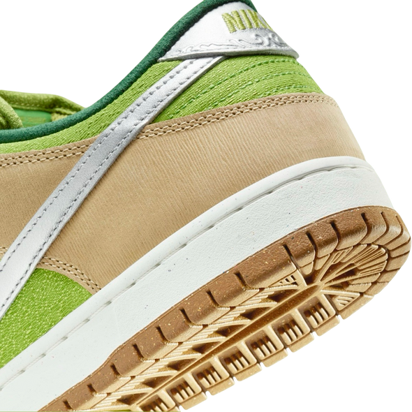 Nike SB Dunk Low Pro "Escargot" Skate Shoes