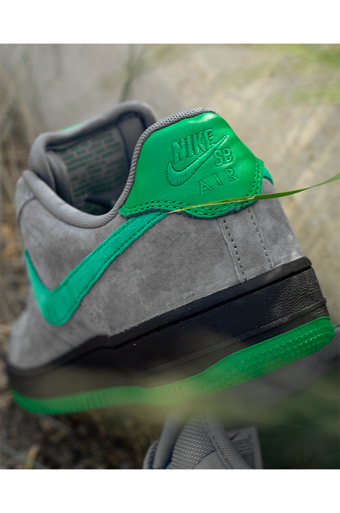 Back view of Nike SB Air Force 1 Low SE sneaker in Cool Grey and Court Green, showcasing the back of the sneaker