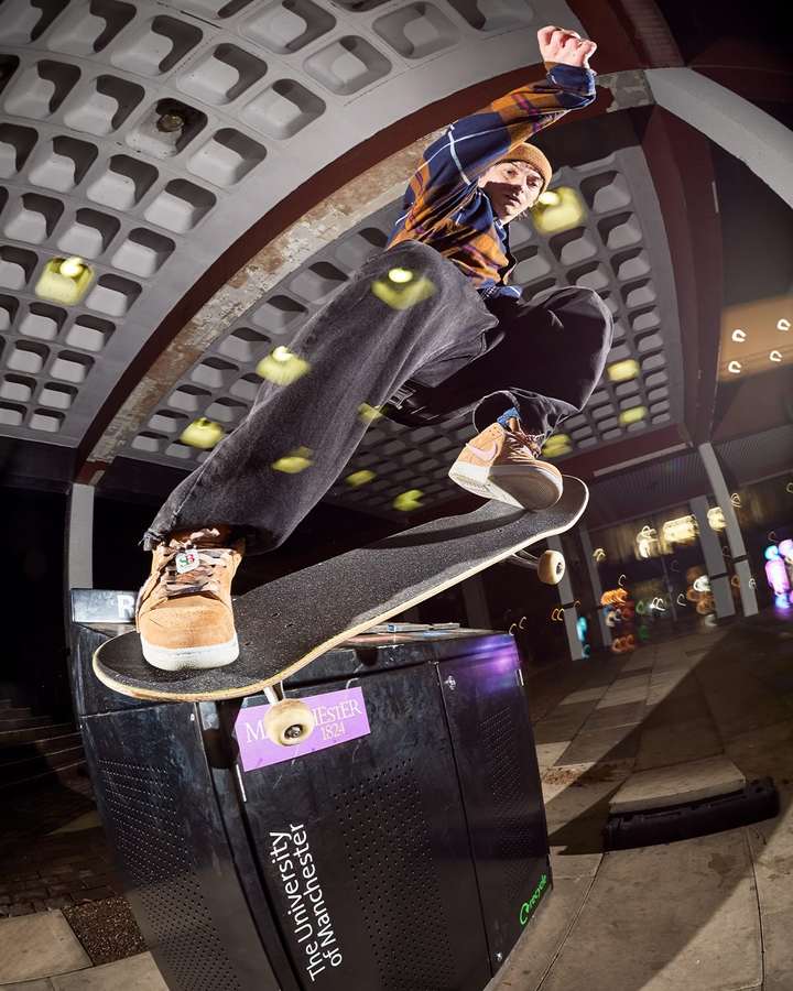Nike SB x NOTE Manchester Dunk Low Pro Skate Shoes