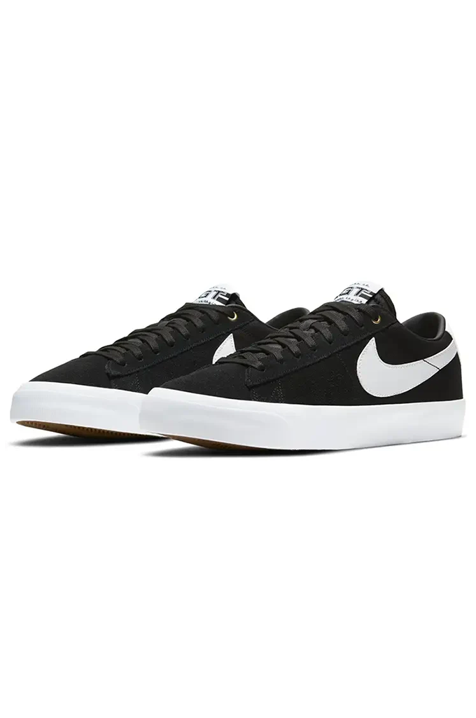Black and white Nike SB shoes on a white background#color_black-white-black
