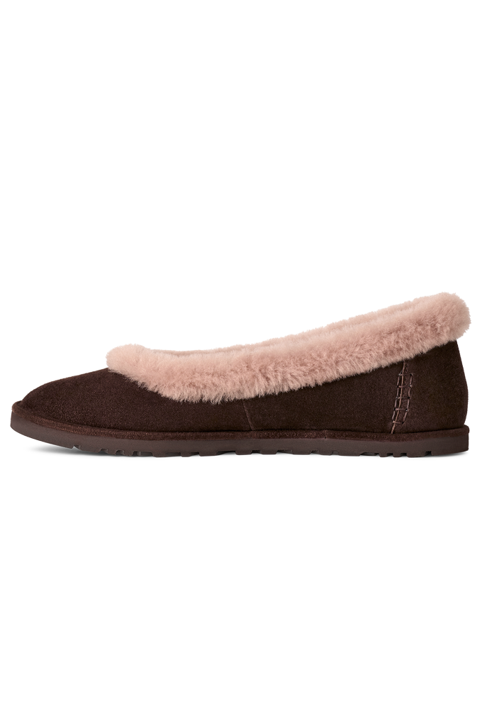 A single dark brown slip-on slipper with a soft light pink faux-fur trim along the top, shown in a side profile against a plain white background.